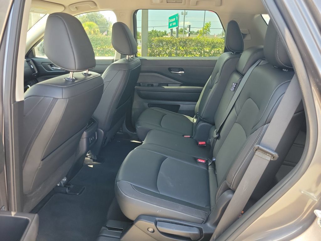 Certified 2026 Nissan Pathfinder SL AWD/4WD image 11