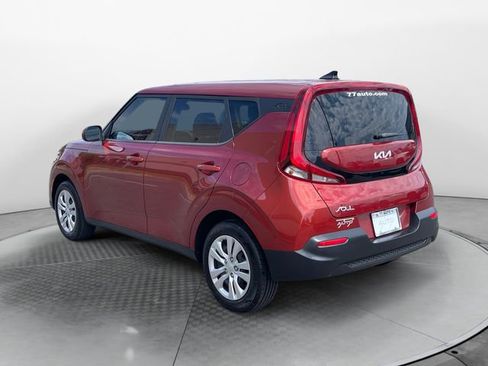 Used 2022 Kia Soul LX image 3