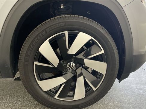 Used 2024 Volkswagen Atlas Cross Sport SE image 49