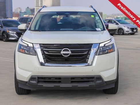 Used 2024 Nissan Pathfinder SV FWD image 2
