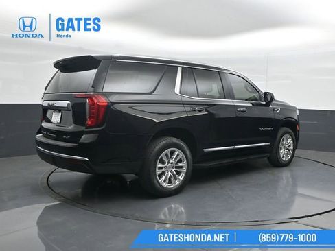 Used 2023 GMC Yukon SLT w/ SLT Premium Package AWD/4WD image 2