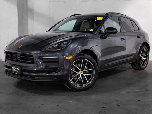 Certified 2025 Porsche Macan AWD/4WD image 1