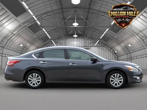 Used 2013 Nissan Altima 2.5 S FWD image 7