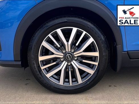 Used 2023 Nissan Kicks SV FWD image 9