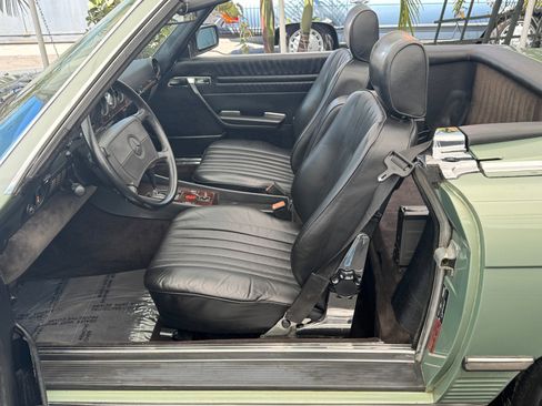 Used 1988 Mercedes-Benz 560 SL image 13