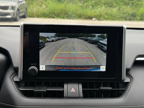 Used 2025 Toyota RAV4 XLE FWD image 32
