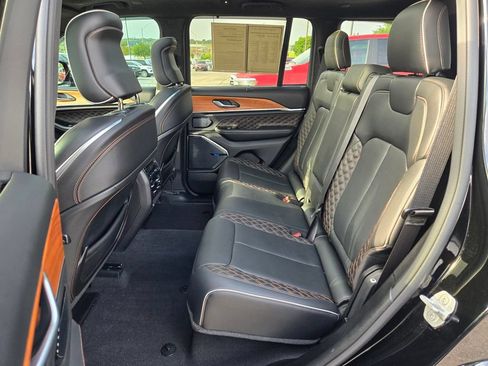 Used 2022 Jeep Grand Cherokee Summit AWD/4WD image 29