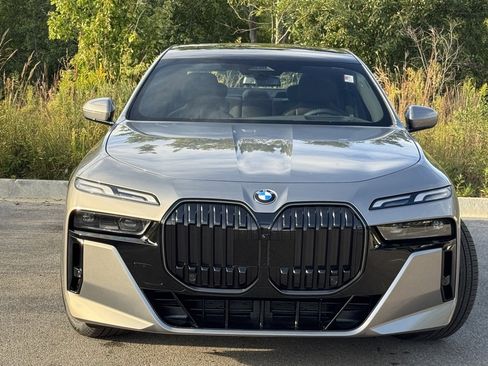 Used 2026 BMW 740i xDrive w/ Premium Package image 2