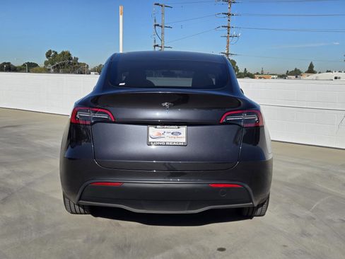 Used 2024 Tesla Model Y 2WD image 5