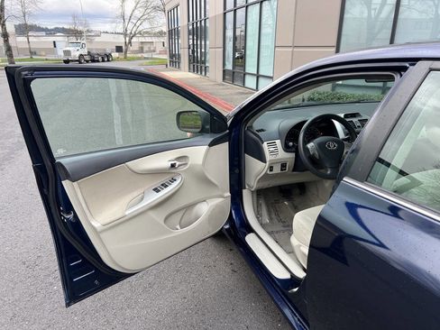 Used 2013 Toyota Corolla LE image 7