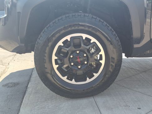 Used 2025 Toyota Tacoma TRD Off-Road AWD/4WD image 13