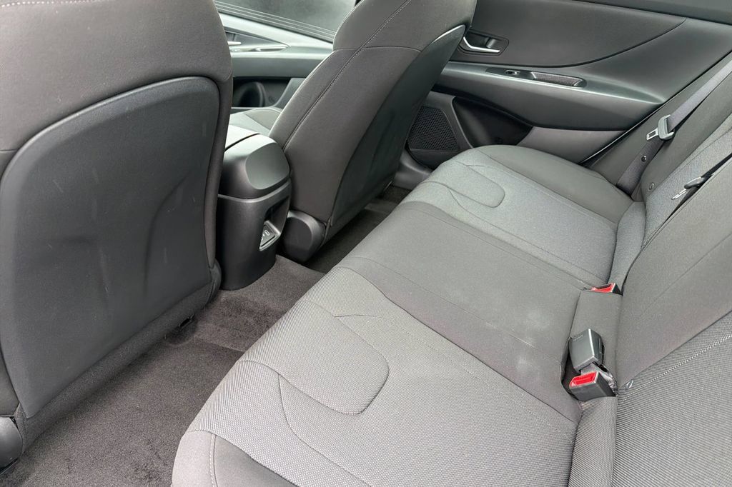 Certified 2026 Hyundai Elantra SE FWD image 10