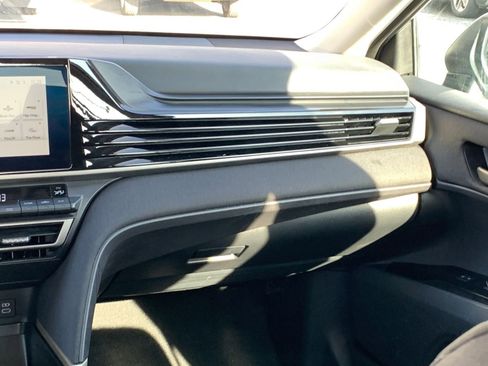 Used 2025 Toyota Camry LE image 34