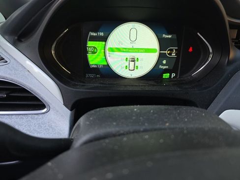 Used 2020 Chevrolet Bolt Premier w/ Infotainment Package FWD image 16