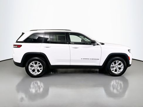 Used 2023 Jeep Grand Cherokee Limited image 3