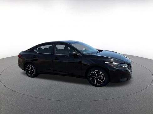 Used 2025 Nissan Sentra SV FWD image 2