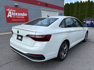 Used 2024 Volkswagen Jetta SE FWD video 3