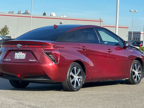 Used 2018 Toyota Mirai FWD image 2