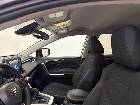 Used 2019 Toyota RAV4 LE FWD image 30