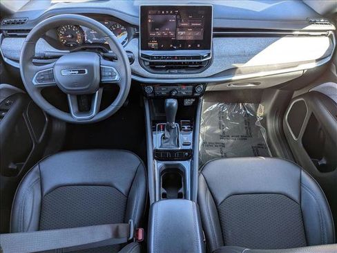 Used 2024 Jeep Compass Latitude image 18