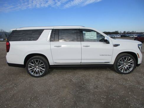 New 2026 GMC Yukon XL Denali image 3