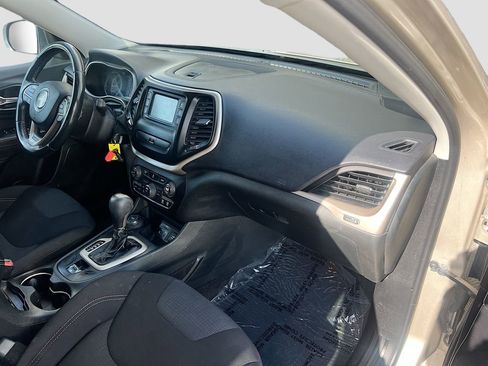 Used 2015 Jeep Cherokee Latitude AWD/4WD image 27