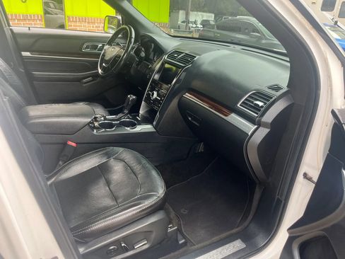 Used 2018 Ford Explorer Limited w/ Equipment Group 301A AWD/4WD image 37