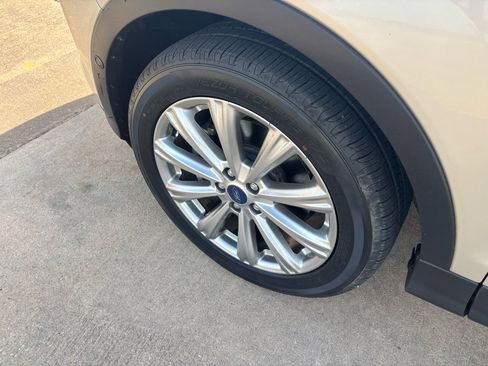 Used 2018 Ford Escape Titanium w/ Ford Safe & Smart Package image 21