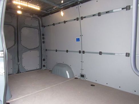 Used 2025 Mercedes-Benz Sprinter 2500 image 21