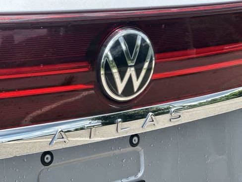 Used 2024 Volkswagen Atlas SE AWD/4WD image 18