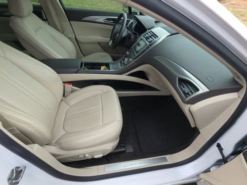 Used 2020 Lincoln MKZ w/ Convenience Package image 30