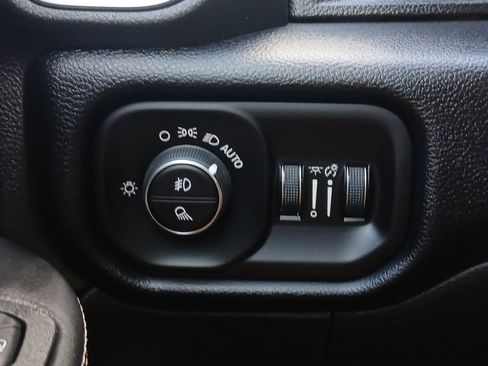 Used 2026 RAM 2500 Laramie AWD/4WD image 12