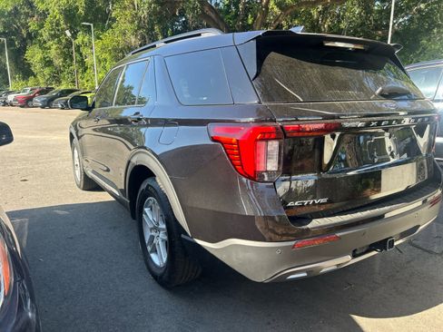 Used 2025 Ford Explorer Active w/ Active Comfort Package RWD image 7