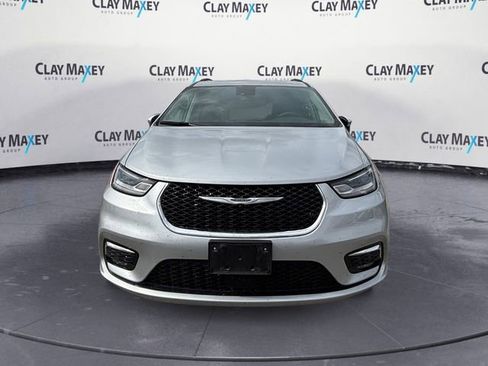 Used 2023 Chrysler Pacifica Limited FWD image 8