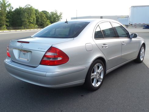 Used 2004 Mercedes-Benz E 500 4MATIC Sedan image 6