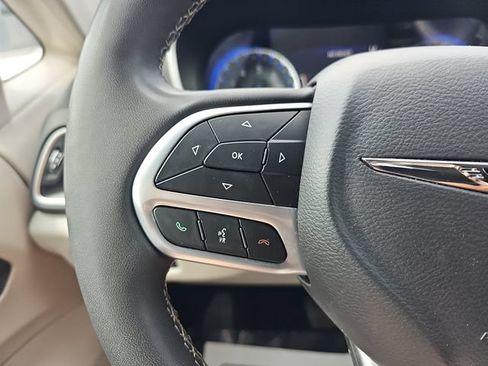 Used 2024 Chrysler Pacifica Touring-L FWD image 14