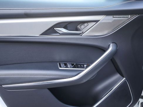 Used 2024 Jaguar F-PACE R-Dynamic S image 21