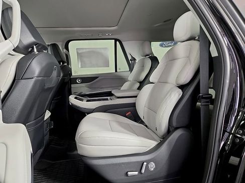 New 2025 Lincoln Navigator L Reserve AWD/4WD image 9