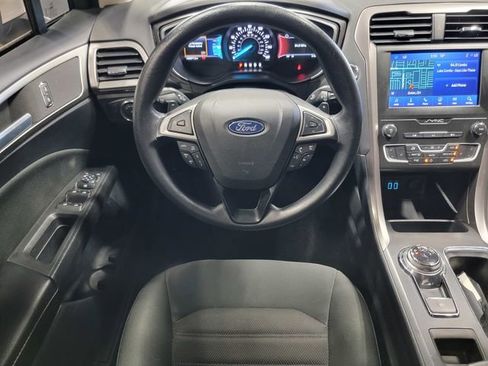 Used 2020 Ford Fusion SE AWD/4WD image 23