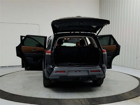 New 2026 Nissan Pathfinder Platinum image 14