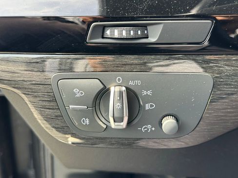 Used 2018 Audi Q7 3.0T Premium AWD/4WD image 36
