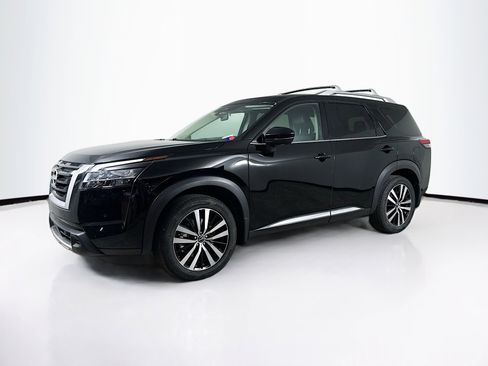 Used 2024 Nissan Pathfinder Platinum w/ Cargo Package image 4