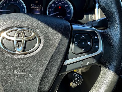 Used 2017 Toyota Camry LE image 19