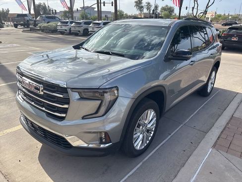 Used 2024 GMC Acadia Elevation FWD image 1
