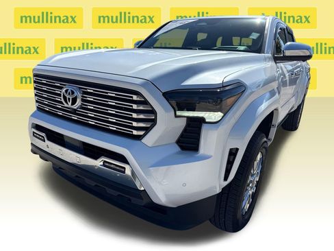 Used 2024 Toyota Tacoma Limited w/ Limited Package (LT) image 11
