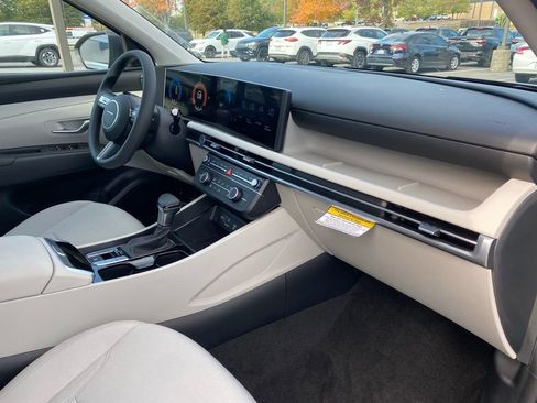New 2026 Hyundai Tucson SE image 28