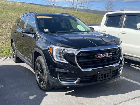 Used 2023 GMC Terrain SLE w/ Driver Convenience Package image 1