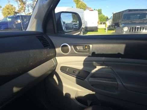 Used 2013 Toyota Tacoma PreRunner w/ SR5 Pkg RWD image 12