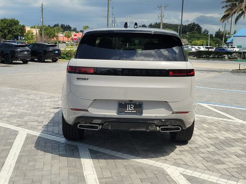 New 2026 Land Rover Range Rover Sport Dynamic SE AWD/4WD image 4