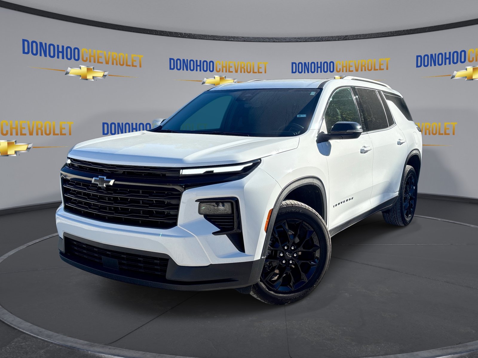 Used 2025 Chevrolet Traverse LT w/ Midnight/Sport Edition FWD image 4